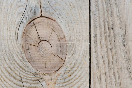 Téléchargez les photos : Contexte et texture d'une vieille planche en bois avec noeud - en image libre de droit