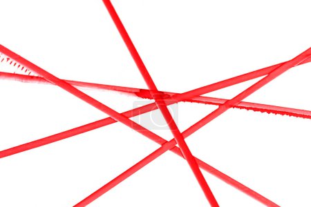 Rote Linien auf weißem Hintergrund. Konzept der Politik, Beschränkungen und Vorbehalte