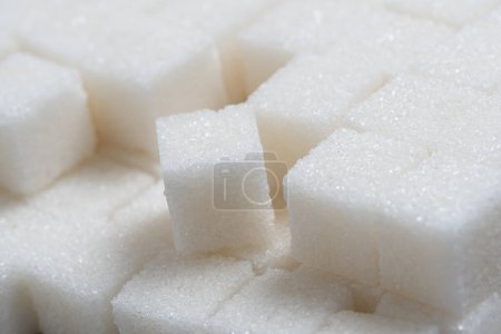 Raffinierter Zucker in Nahaufnahme. Schädliche Lebensmittel