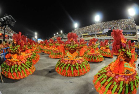 Téléchargez les photos : Rio de Janeiro-Brésil, 9 février 2022. Parade du Grupo Especial Samba Schools pendant le Carnaval de Rio de Janeiro, considéré comme le plus grand carnaval du monde, au Sambromo. - en image libre de droit