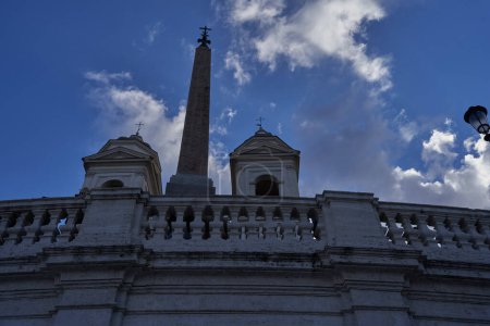Téléchargez les photos : Rome, Italie - 22 septembre 2022 - L "église de Santissima Trinit dei Monti, souvent appelée simplement Trinit dei Monti - en image libre de droit