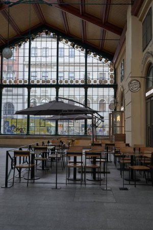 Téléchargez les photos : Prague, République tchèque - 8 septembre 2023 - Intérieur de la gare de Masaryk - en image libre de droit