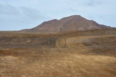 Foto de A mountain on the island of Sal in Cape Verde - Imagen libre de derechos