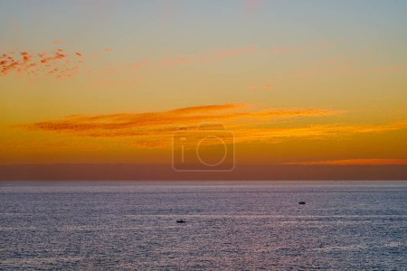 Lever de soleil coloré sur la côte de Gran Canaria.