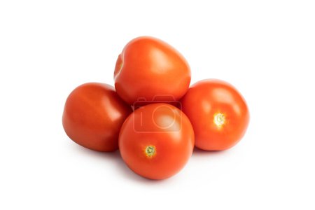 Téléchargez les photos : Quatre tomates est rouge isolé sur un fond blanc. - en image libre de droit