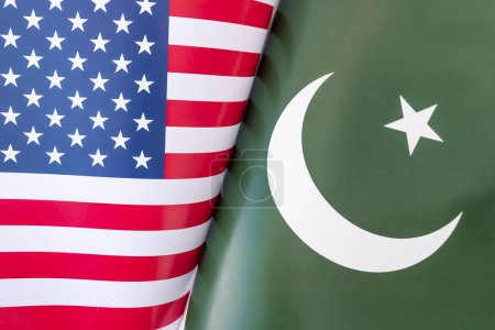 Hintergrund der Flaggen der USA und Pakistans. Das Konzept der Interaktion oder Gegenwirkung zwischen den beiden Ländern. Internationale Beziehungen. politische Verhandlungen. Sportwettbewerb.