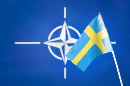 Bandera de Suecia y la Bandera de la OTAN, La mayor alianza de defensa del mundo, El concepto de ampliar las fronteras de la alianza del Atlántico Norte con los nuevos países escandinavos. 19 de agosto de 2022