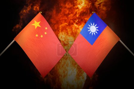 Téléchargez les photos : Drapeaux de Taiwan et de la Chine dans le contexte d'une explosion de feu. Le concept d'hostilité et de guerre entre les pays. Relations politiques tendues. - en image libre de droit