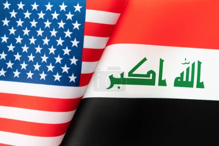 Téléchargez les photos : Background of the flags of the USA, iraq. Le concept d'interaction ou de contre-action entre les deux pays. Relations internationales. négociations politiques. Compétition sportive. - en image libre de droit