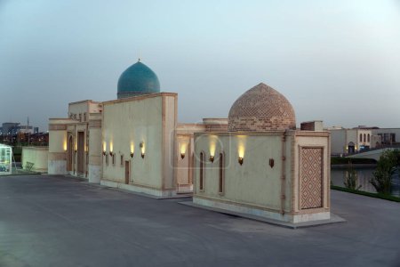 Téléchargez les photos : Rues vides dans la ville éternelle de Samarkand, Ouzbékistan. l'architecture traditionnelle de l'Asie centrale et du Moyen-Orient. - en image libre de droit