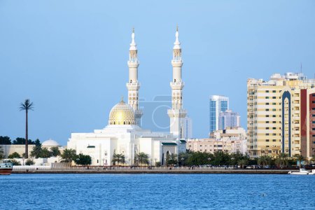 Mosquée Al layyah à Sharjah, Émirats arabes unis.