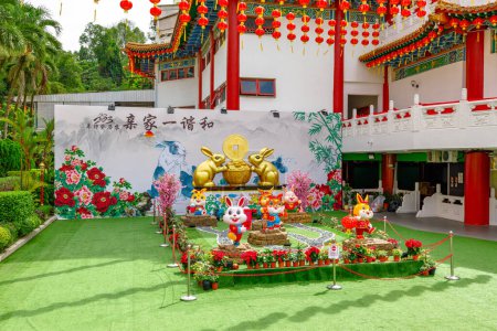 Foto de Kuala Lumpur, Malaysia - January 2023:Statues of adorable rabbits to commemorate the Chinese New Year in 2023, which is the year of the rabbit zodiac sign, are placed in Thean Hou Temple. - Imagen libre de derechos