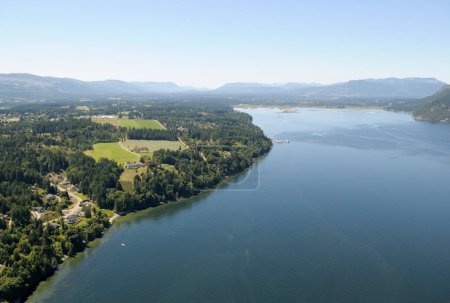 Fotografía aérea de Cowichan Bay, Isla Vancouver, Columbia Británica, Canadá.