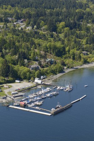 Téléchargez les photos : Vue aérienne de la marina de Cherry Point, île de Vancouver (Colombie-Britannique) - en image libre de droit