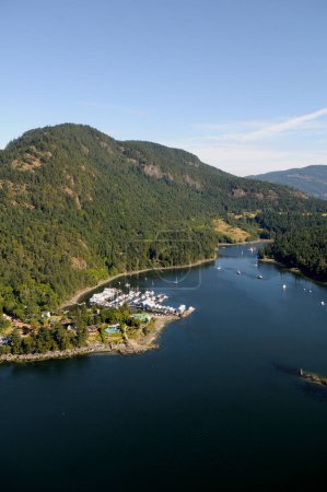 Luftaufnahme von Genua Bay und Genoa Bay Marina, Vancouver Island, British Columbia, Kanada.