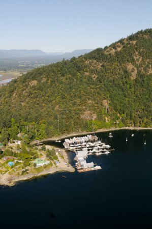 Foto aérea de Genoa Bay Marina, Isla Vancouver, Columbia Británica, Canadá.