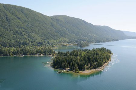 Foto de Youbou en Cowichan Lake, Vancouver Island fotografía aérea, Columbia Británica, Canadá. - Imagen libre de derechos