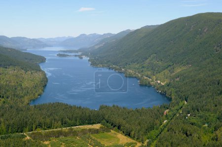 Der Nordarm des Cowichan Lake. Blick nach Westen, Vancouver Island Luftaufnahmen, British Columbia, Kanada.