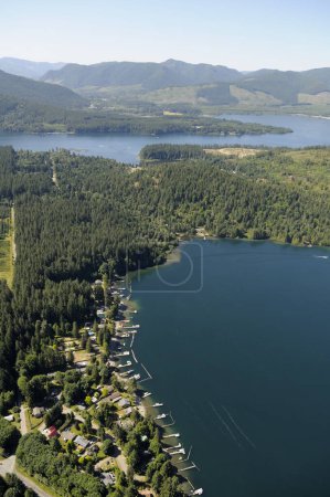 La ciudad de Lake Cowichan en Cowichan Lake, Vancouver Island fotografía aérea, Columbia Británica, Canadá.