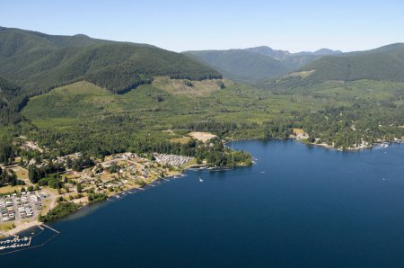 Honeymoon Bay am Cowichan Lake, Vancouver Island Luftaufnahmen, British Columbia, Kanada.