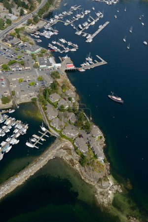 Téléchargez les photos : Photographie aérienne de Grace Point et des marinas du Ganges, île Saltspring, Colombie-Britannique, Canada - en image libre de droit