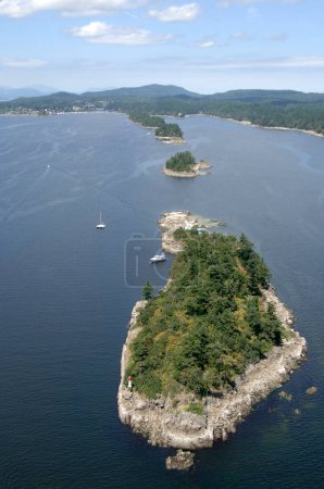 Photographie aérienne des îles Chain à l'entrée du port de Ganges, île Salt Spring, Colombie-Britannique, Canada