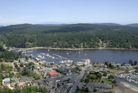 Ganges and Ganges Harbour from the air, Saltspring Island, British Columbia, Canadá