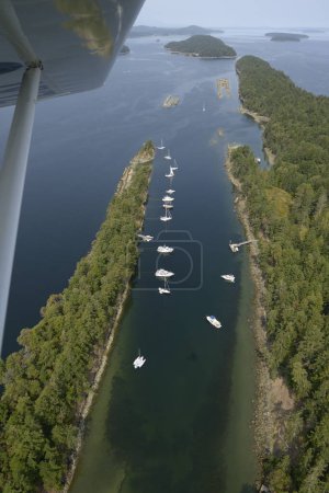 Foto aérea de Princess Bay, Wallace Island Marine Provincial Park, Islas del Golfo, Columbia Británica, Canadá.
