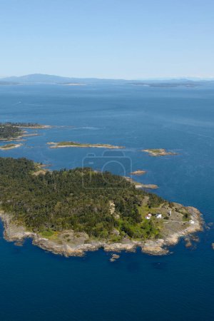 Foto de Imagen aérea de Discovery Island Marine Provincial Park, Vancouver Island, British Columbi - Imagen libre de derechos