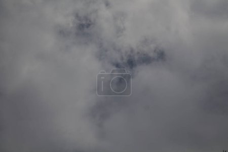 Foto de Nube cubrió el fondo azul del cielo - Imagen libre de derechos