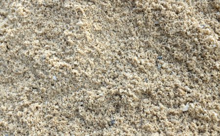braune Oberfläche des Sandstrandes, Sand am Strand natürliche Textur für den Hintergrund. Schöne abstrakte Spa-Konzept Banner des Meer Paradies Insel der Sommertage, Draufsicht