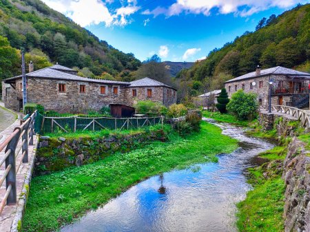 Téléchargez les photos : Village de Pumares, Santa Eulalia de Oscos, Rio Eo, Réserve de biosphère d'Osco y Terras de Buron, Asturies, Espagne - en image libre de droit