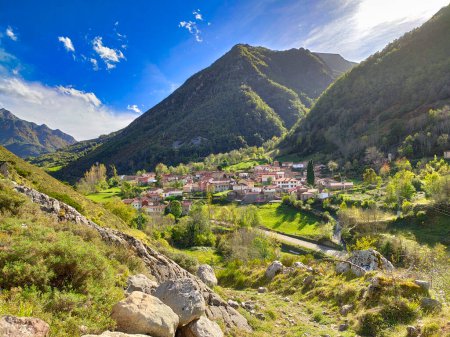 Téléchargez les photos : Caunedo village, Somiedo municipalité, Asturies, Espagne - en image libre de droit