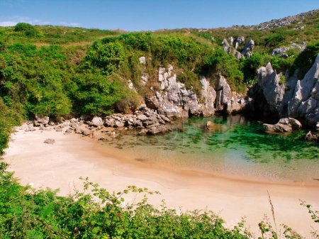 Foto de Gulpiyuri beach Natural Monument is an inland beach located in Llanes municipality, Asturias, Spain - Imagen libre de derechos