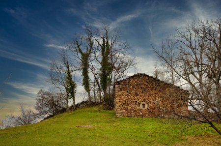 Téléchargez les photos : Cabane à Pando village, Somiedo Natural Park, Asturies, Espagne - en image libre de droit