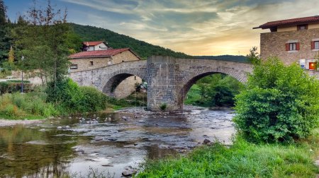 Foto de Puente de la Rabia, pueblo de Zubiri, Camino de Santiago, Navarra, España, Europa - Imagen libre de derechos