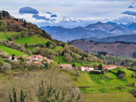 Dorf Los Villares, Gemeinde Cabranes, Comarca de la Sidra, Asturien, Spanien, Europa