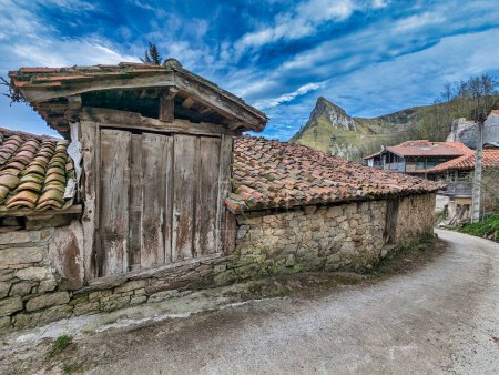 Pueblo de Ligueria se encuentra en el valle del Espinareu, Pilona, Asturias, España