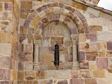 Détail d'une fenêtre à l'église San Cipriano S XI Zamora Castilla y Leon Espagne
