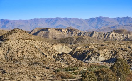 Foto de Vista panorámica sobre el paisaje en el desierto de Tabernas cerca de Almería, Andlusia, España, el único desierto real en Europa - Imagen libre de derechos