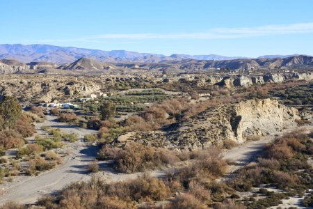 Foto de Vista panorámica sobre el paisaje en el desierto de Tabernas cerca de Almería, Andlusia, España, el único desierto real en Europa - Imagen libre de derechos