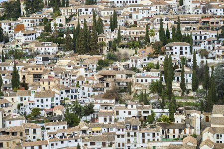 Téléchargez les photos : Vue aérienne de l'Albaicin et Sacromonte dans le quartier de Grenade, Andalousie, Espagne - en image libre de droit