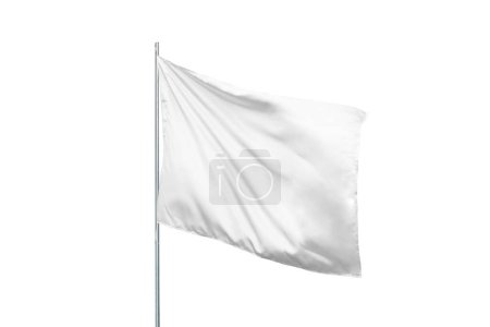 Isolierte weiße Flaggen-Attrappe im Wind, perfekt für nationale Flaggen oder Design-Präsentationen und Werbung mit sauberer, leerer Oberfläche