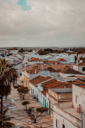 Téléchargez les photos : Paysage urbain de Castro Marim dans le quartier Faro Prtugal - en image libre de droit