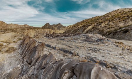 Téléchargez les photos : Paysage aride et pierreux dans le désert de Tabernas en Andalousie Espagne - en image libre de droit