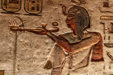 Jeroglíficos egipcios paredes en la tumba del faraón Ramsés