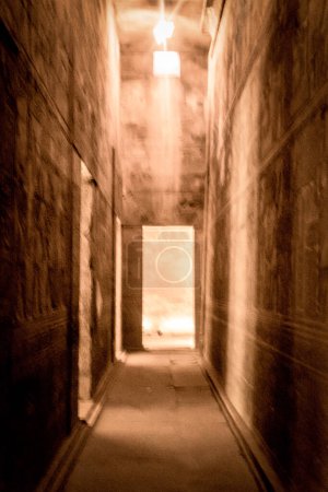 Téléchargez les photos : Détail fantomatique tourné dans le temple d'Edfu - en image libre de droit