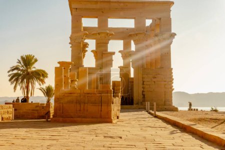 Téléchargez les photos : Temple de Philae sur l'île d'Agilkia en Egypte - en image libre de droit