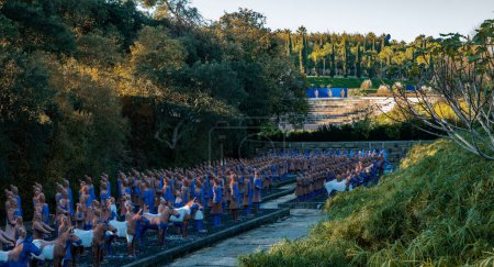 Téléchargez les photos : Armée de terre cuite dans le parc paysager oriental Bacalhoa Buddha Eden au Portugal - en image libre de droit