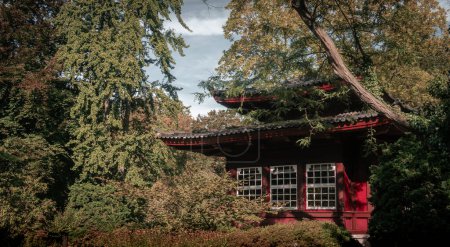 Paysage dans le jardin japonais dans le parc Carl Duisberg sur le site industriel Chempark Leverkusen Allemagne Voyage plus beaux jardins d'Allemagne
